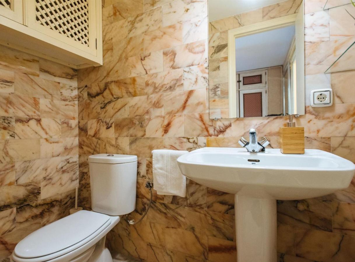 Pajaritos Suite Apartment - Private Parking Included Seville Ngoại thất bức ảnh